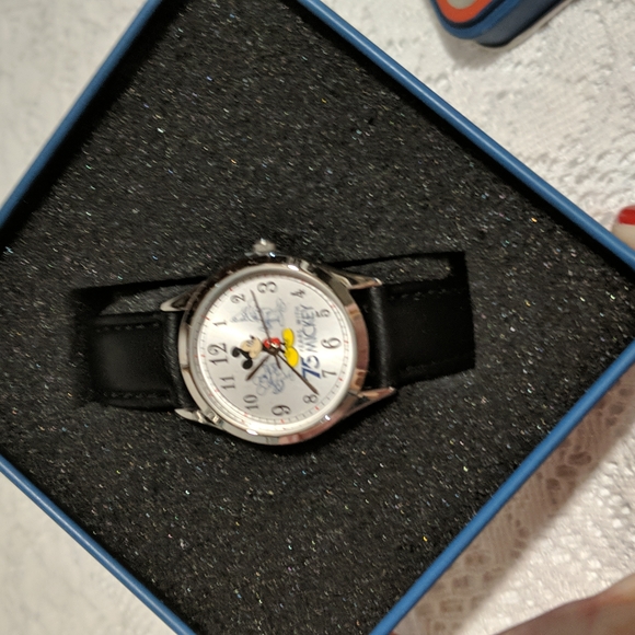 75 years w/Mickey Watch NWOT - Picture 6 of 13